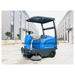 廊坊小型駕駛式掃地車，電動清掃車
